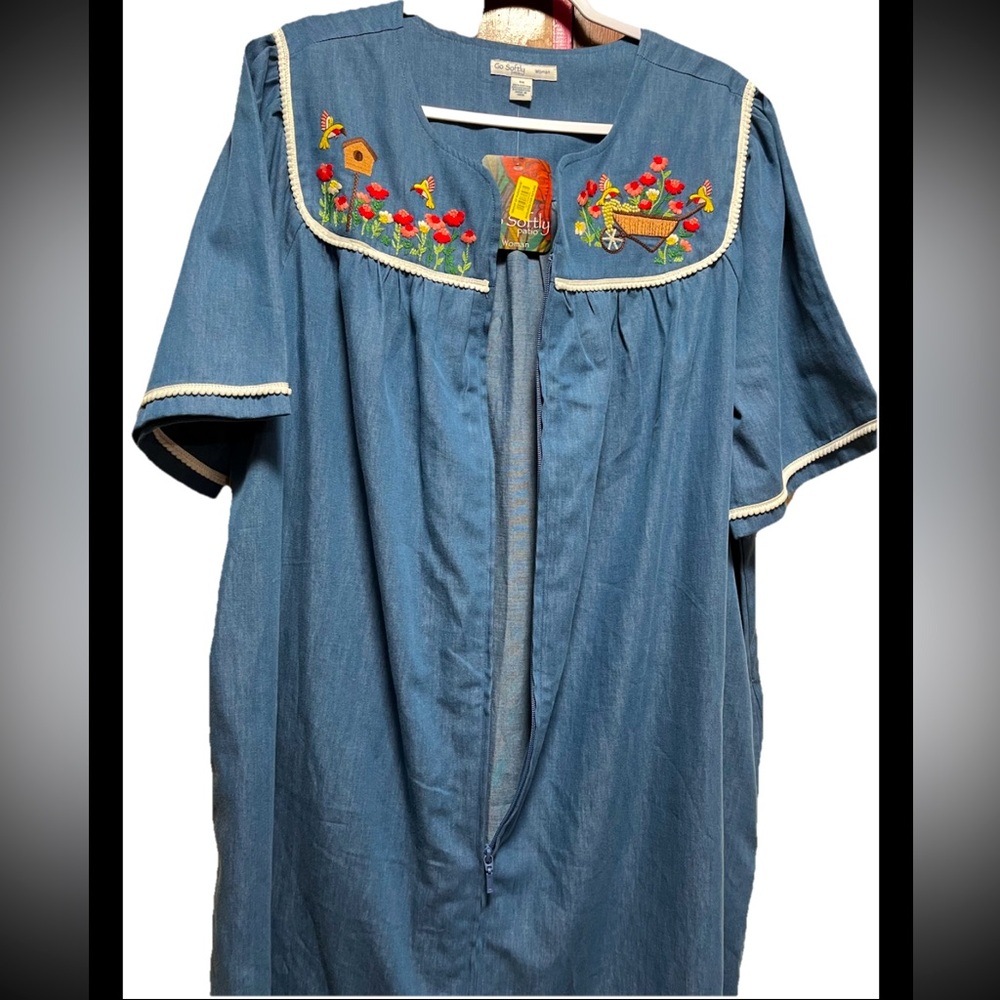 Go Softly Patio Dress Women's M MuuMuu bird Embroidered Chambray Blue Denim NEW - Picture 6 of 13